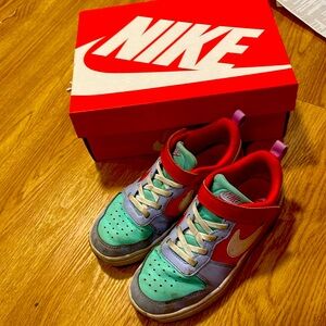 Girl Nike Sneaker size 1y